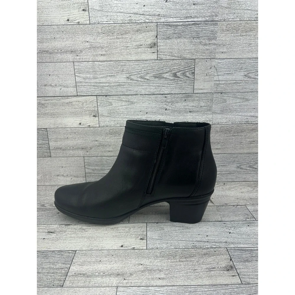 Clarks Collection Black Leather Ankle Boots‎ Block Heel Side Zip Women Sz 8.5M
